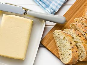 Jak rozetřít máslo hned po vyndání z lednice?