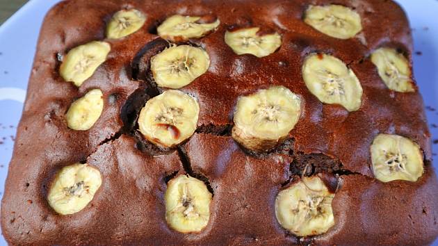 Tenhle banánový dezert bez pečení v troubě je hitem internetu a sociálních sítí.