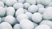 bílá betonová vajíčka