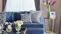 Modrá barva použitá v romanticky laděném interiéru