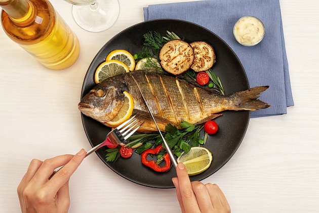 Ryby jsou plné omega-3 mastných kyselin, které podporují srdeční aktivitu a pomohou vám v boji se srdečními chorobami.