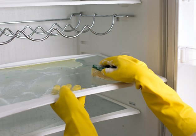 Čas od času je třeba ledničku vyklidit a důkladně vytřít.
