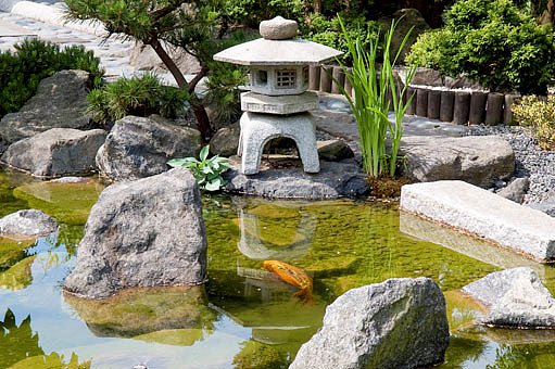 Voda by neměla chybět v žádné japonské zahradě.