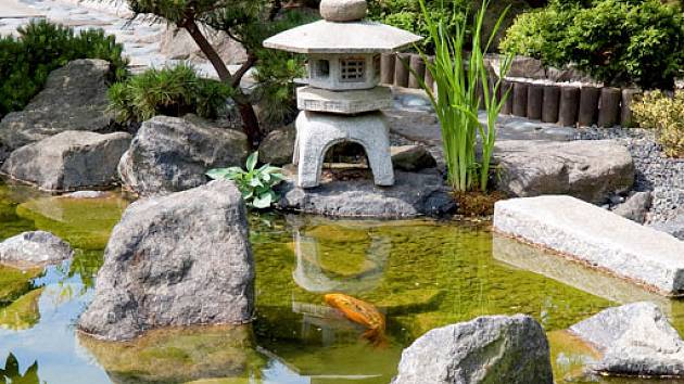 Voda by neměla chybět v žádné japonské zahradě.
