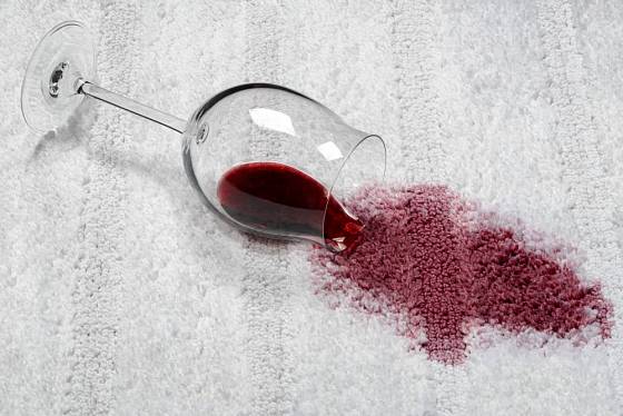 Skvrny od červeného vína patří k nejodolnějším