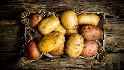 Jak prodloužit trvanlivost uskladněných brambor? Pomůže… | iReceptář.cz