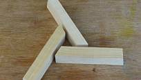 Výroba dřevěné trojnožky:  Vzpěry jsou dlouhé 16 cm