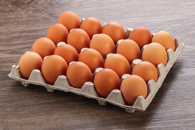 Víte, proč je lepší nechávat vajíčka v původním kartonu? Jsou chráněna nejen před změnami teplot a otřesy, ale také před přímým kontaktem s jiným potravinami.