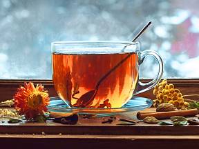 Co si v zimě přidat do čaje pro zahřátí?