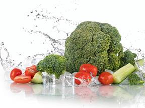 Naučte se používat ledovou vodu k oživení a skladování zeleniny a bylin.