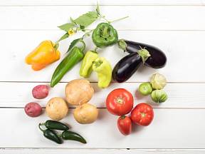 Zelenina z čeledi lilkovitých obsahuje nízké množství nikotinu.