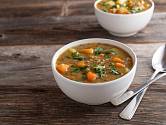 Čočková polévka se u nás tradičně podává 1. ledna, na Nový rok.