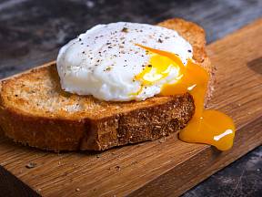 Chleba ve vajíčku si můžete připravit na několik způsobů