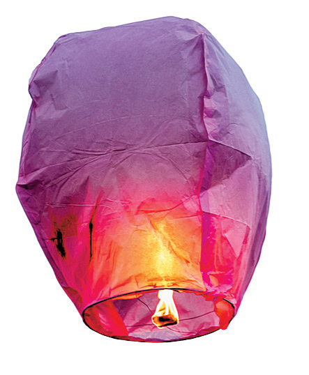 Lampion unášený horkým vzduchem, případně ještě větrem, představuje otevřený oheň a v momentě, kdy ho vypustíte, nad ním ztrácíte kontrolu.