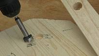 Výroba dřevěné trojnožky: Zahloubení navrchu je asi 0,5 cm