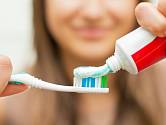 Zubní pastu většinou používáme je k čištění zubů. Je to škoda!
