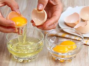Zkažená vajíčka poznáte několika způsoby.