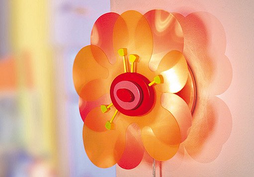 lampička ve tvaru květiny do dětského pokoje
