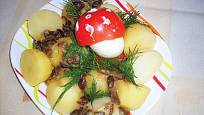 Smažené václavky s brambory a vajíčkovou vochomůrkou