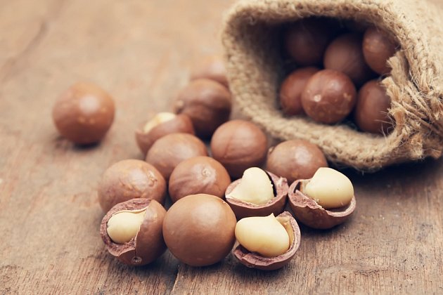 Makadamiové ořechy jsou bohaté na zdravé tuky a bílkoviny.