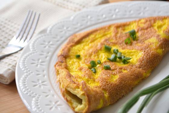 Vláčná omeleta se při překlopení na hřbetě nepotrhá