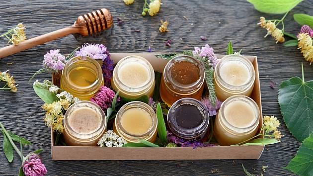 Rozpoznat kvalitní med můžete i doma. Udělejte si test.