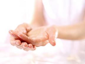 Péče a správná hygiena rukou by měla být pro každého samozřejmostí. 