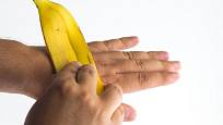 Vnitřkem slupky od banánů můžeme potřít ruce.