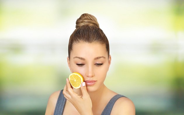 Bělicí účinky na stařecké skvrny má také například citron.