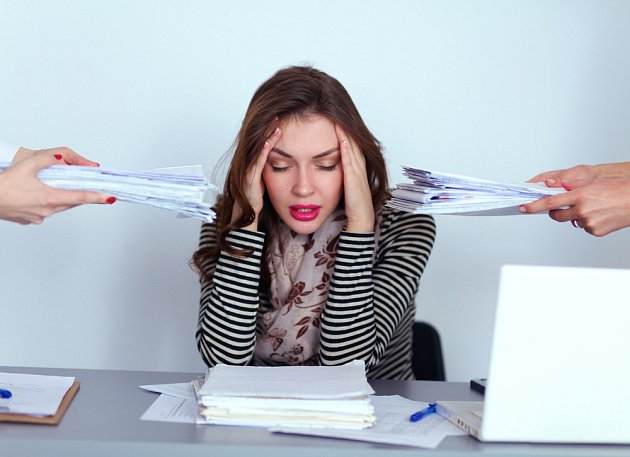 Nadměrný pracovní stres přispívá ke vzniku zdravotních obtíží