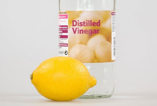 Kyselina citronová i ocet najdou v domácnosti široké uplatnění