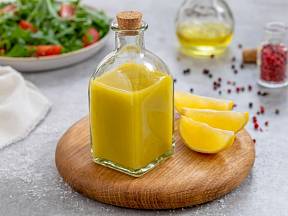 Vytvořte si elixír na játra z citronu a olivového oleje.