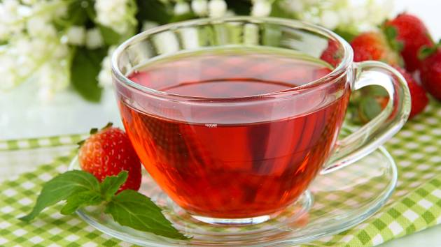 Jak pomůže tělu čaj z jahodových a malinových listů?