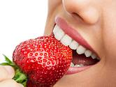 I ovoce a zelenina mohou pomoci bělit zuby.