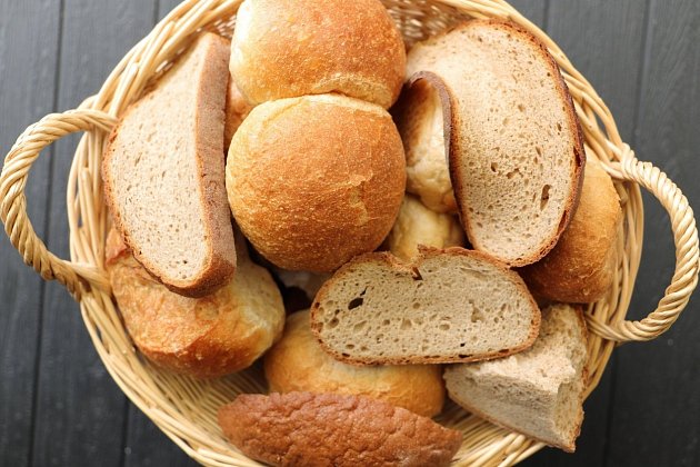 Udělejte výborné hnojivo ze starého chleba!