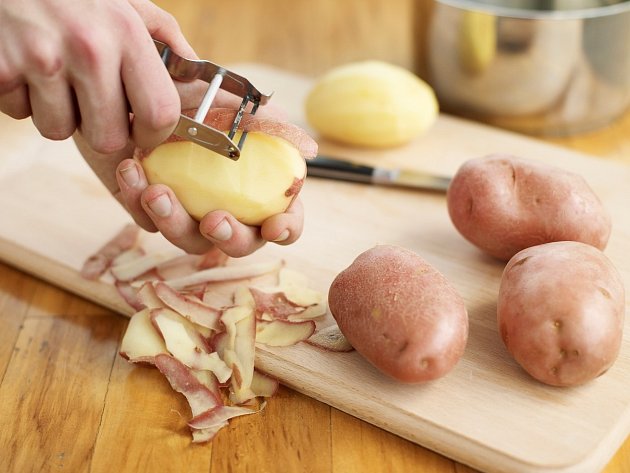 Chytrý a jednoduchý trik, aby brambory při vaření nikdy… | iReceptář.cz