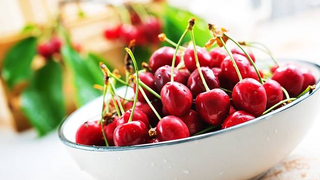 Jak zbavit višně a třešně pecek?