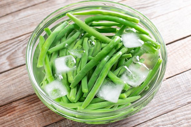 Zelené fazolky budou po lázni v ledové vodě jako čerstvé!
