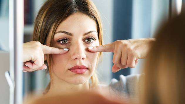 Pokud se vám zhoršuje zrak, bude to chtít navštívit očního lékaře. Ale i vy sami můžete být nápomocní svým očím a postupné špatné vidění výrazně zlepšit. 