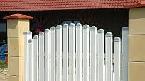 stavba plotu z vápenopískového zdiva Sendwix