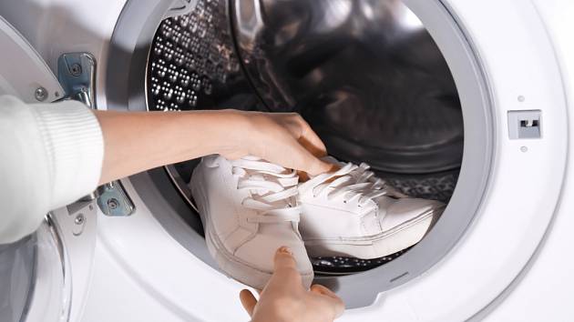 Praní bot v pračce má svá pravidla.