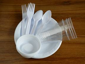 Mnoho lidí používá plastové výrobky nesprávně.