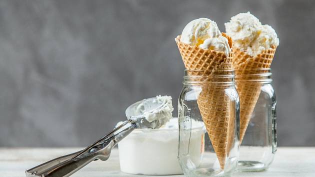 Domácí tvarohovou zmrzlinu snadno vyrobíte doma.