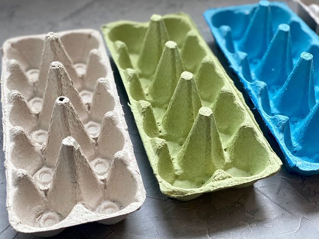 K tvorbě z papírové hmoty můžeme využít různě barevná plata od vajec.