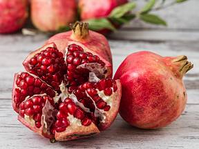 Granátové jablko je ovoce spojované s láskou a zdravím