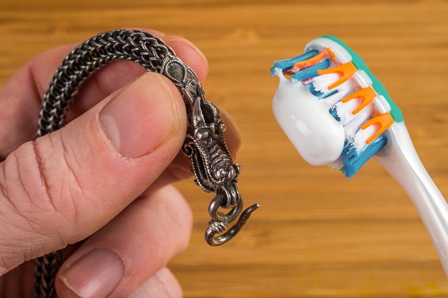 zubní pasta čištění šperků