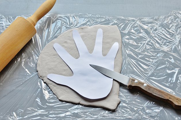 Vyrobte si misku ve tvaru ruky. Fotonávod krok za krokem | iReceptář.cz
