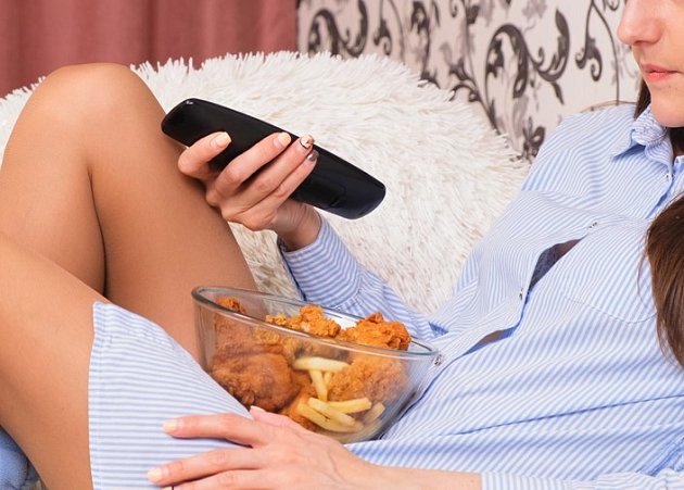 Pro případ, že jíte sami, naučili jste se doma obědvat současně se sledováním televize? To je špatně
