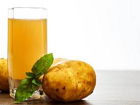 Pitím bramborového džusu si odplavíte toxické látky z těla, zvýšíte ochranu před kardiovaskulárním onemocněním, podpoříte imunitu anebo i snížíte hladinu cukru v krvi.