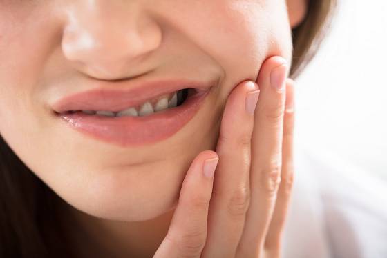 Pokud nás k zubaři přivede až silná bolest zubů, je většinou už hodně pozdě.
